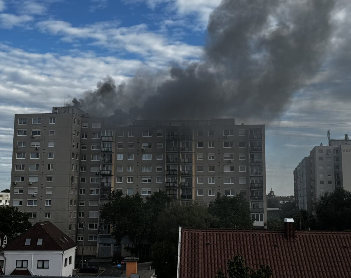 A Győr-Szol is segít a tűzesetben érintett ház lakóinak