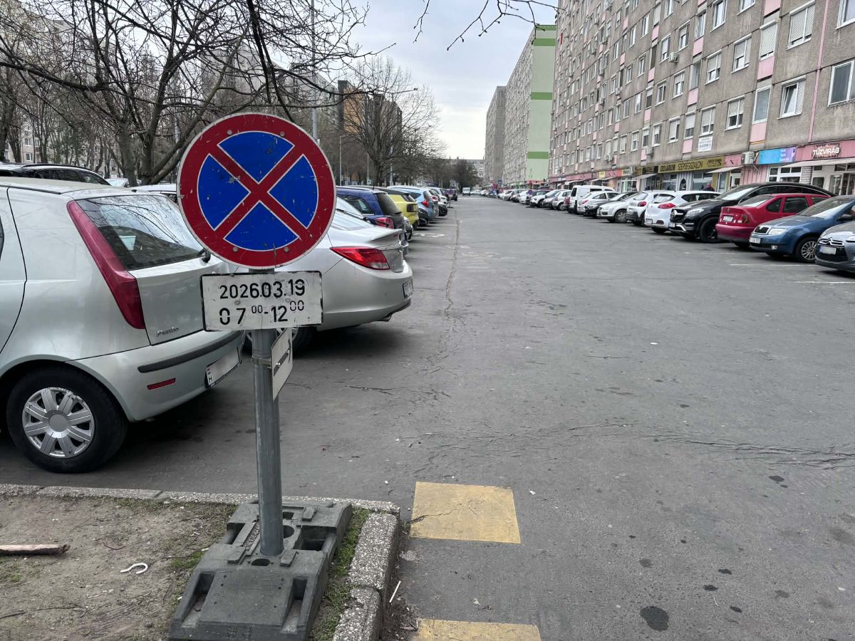 Parkolótakarítás a Kodály Zoltán utcában